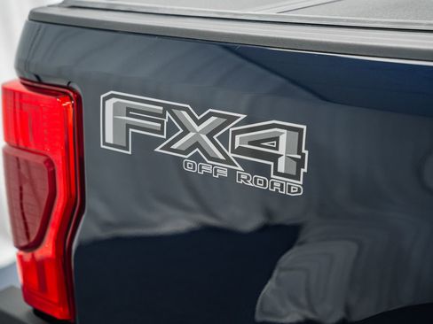 Used 2022 Ford F250 Lariat w/ Black Appearance Pkg image 27