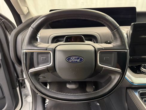 Used 2025 Ford Expedition Max Platinum AWD/4WD image 12