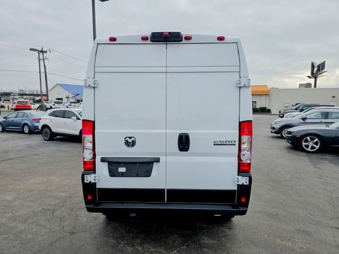 Used 2025 RAM ProMaster 2500 w/ Convenience Group image 14