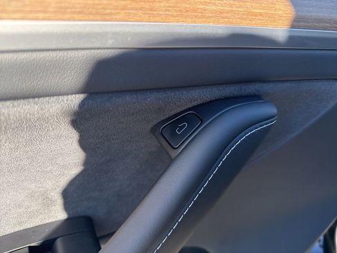 Used 2024 Tesla Model Y Long Range image 12