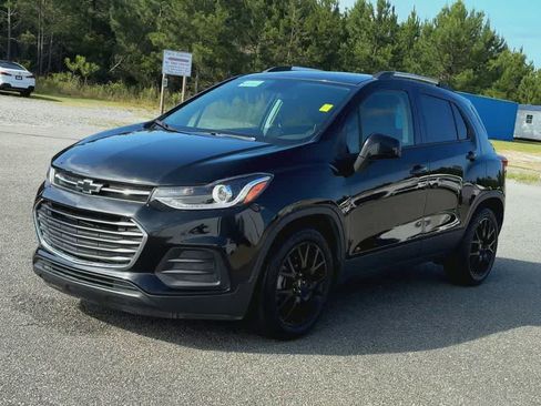 Used 2022 Chevrolet Trax LT w/ Midnight Edition FWD image 4