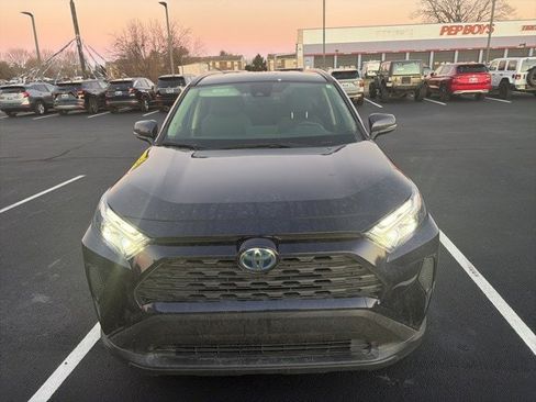 Used 2022 Toyota RAV4 XLE image 9