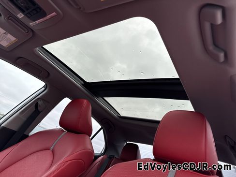 Used 2020 Toyota Camry XSE image 39