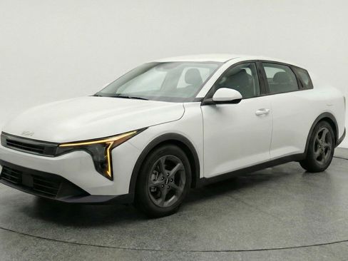 Used 2025 Kia K4 LXS image 3