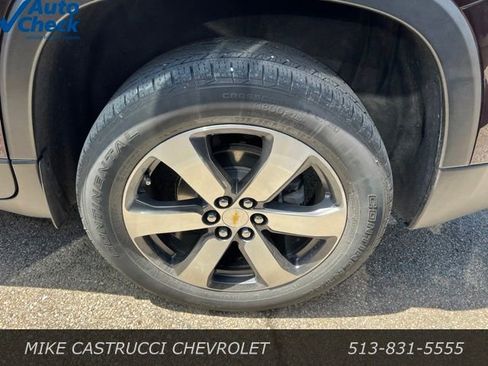 Used 2022 Chevrolet Traverse LT w/ LT Premium Package AWD/4WD image 5