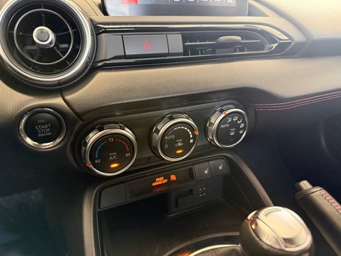 Used 2019 MAZDA MX-5 Miata Grand Touring RWD image 11