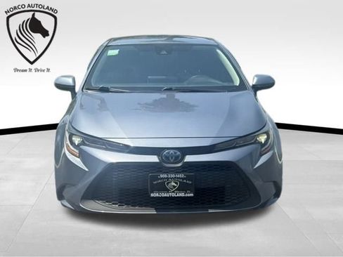 Used 2020 Toyota Corolla LE image 2