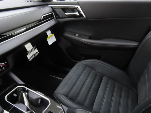 New 2025 Mitsubishi Outlander SE image 19