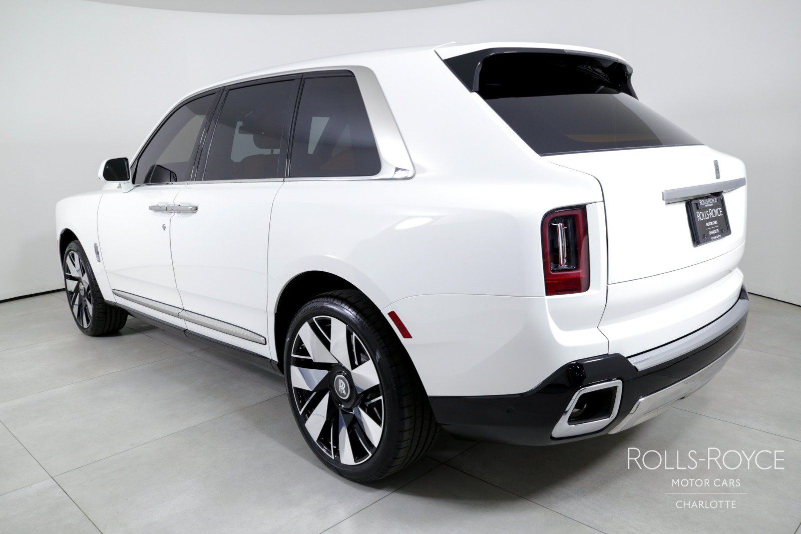Used 2025 Rolls-Royce Cullinan AWD/4WD image 8