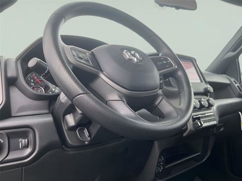 Used 2024 RAM 2500 Tradesman w/ Chrome Appearance Group image 14