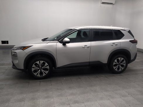 Used 2022 Nissan Rogue SV FWD image 2