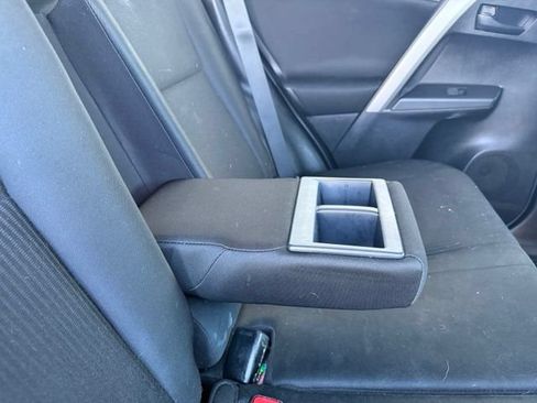 Used 2016 Toyota RAV4 LE FWD image 12