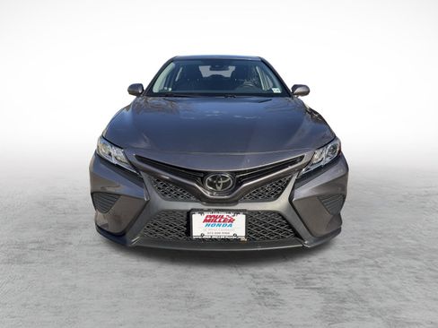 Used 2020 Toyota Camry image 2