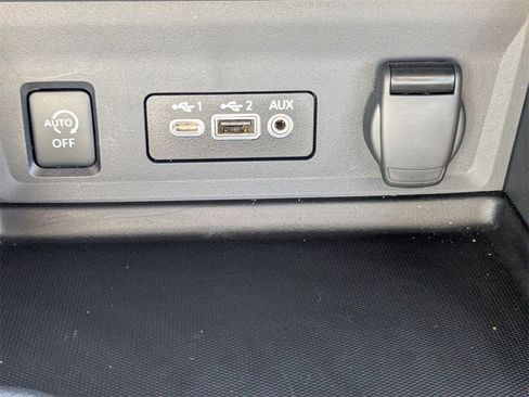 Used 2025 Nissan Sentra SR w/ SR Premium Package image 18