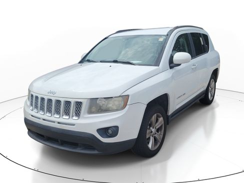 Used 2014 Jeep Compass Latitude AWD/4WD image 3
