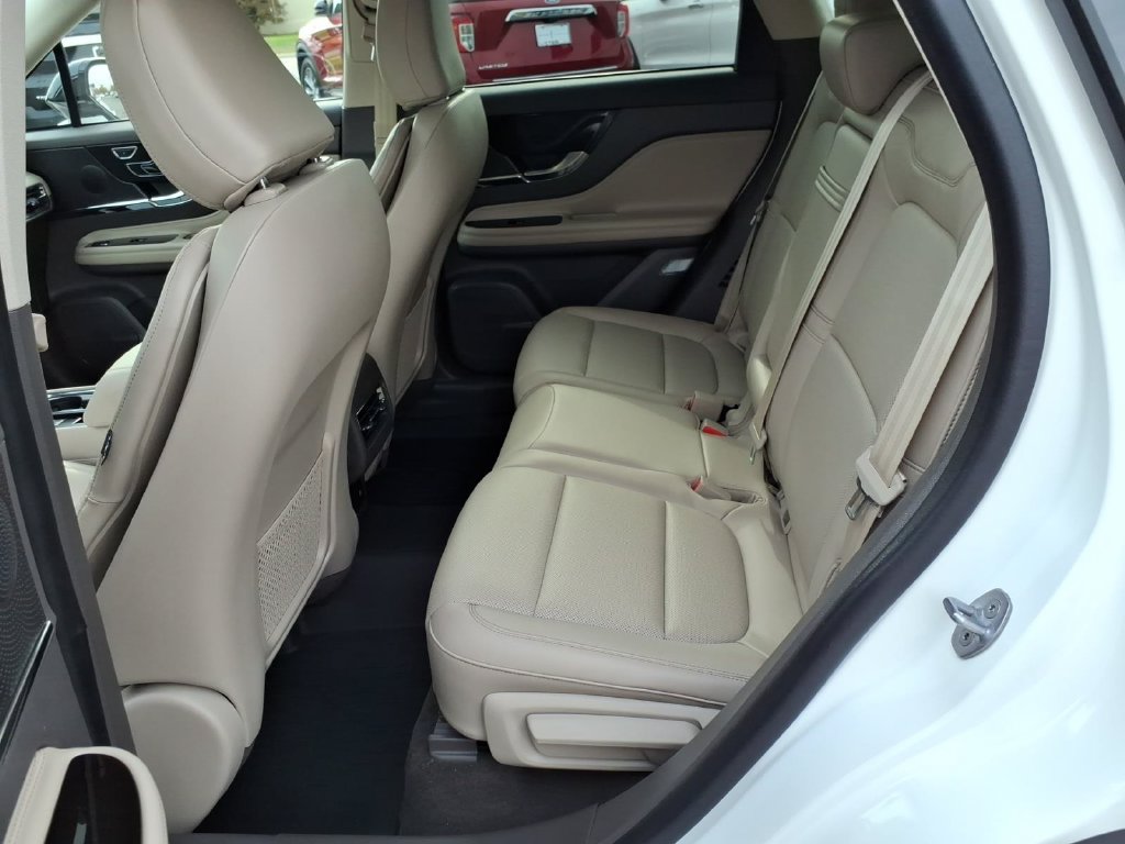 Used 2023 Lincoln Corsair AWD w/ Equipment Group 101A image 11