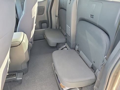 Used 2025 Nissan Frontier S RWD image 11