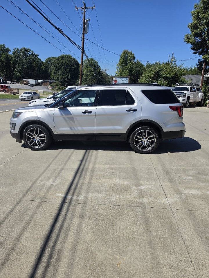 Used 2016 Ford Explorer Sport w/ Equipment Group 401A AWD/4WD image 2