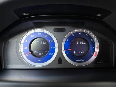 Used 2010 Volvo V70 R-Design image 21