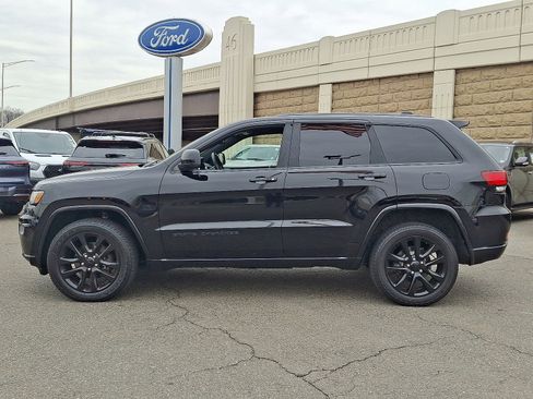 Used 2017 Jeep Grand Cherokee Altitude image 7