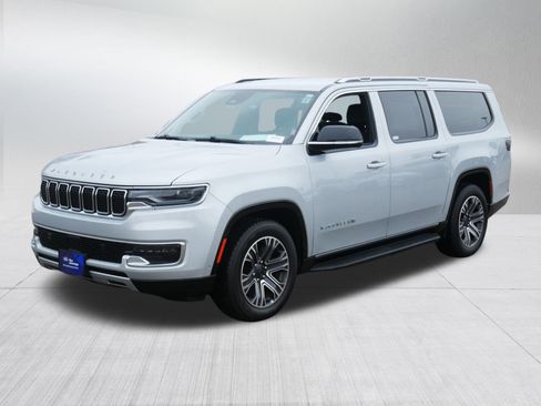 Used 2024 Jeep Wagoneer L Series II image 3