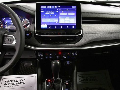 Used 2023 Jeep Compass Latitude w/ Convenience Group AWD/4WD image 24
