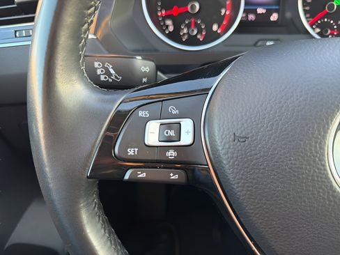 Used 2019 Volkswagen Tiguan SE image 15