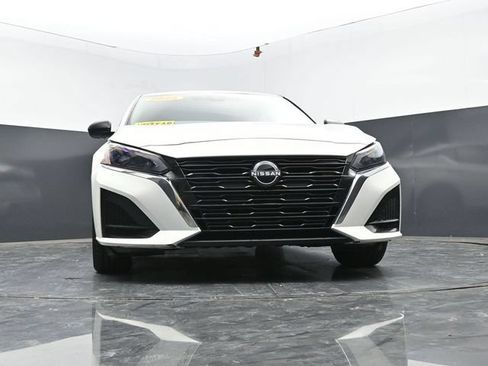 Used 2025 Nissan Altima 2.5 SV FWD image 52