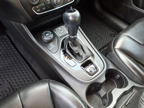 Used 2020 Jeep Cherokee Latitude Plus image 26