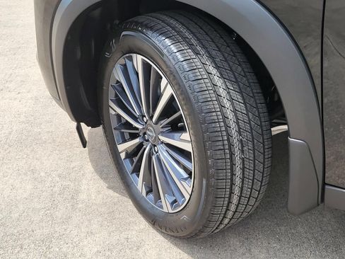 New 2026 Nissan Pathfinder Platinum FWD image 9