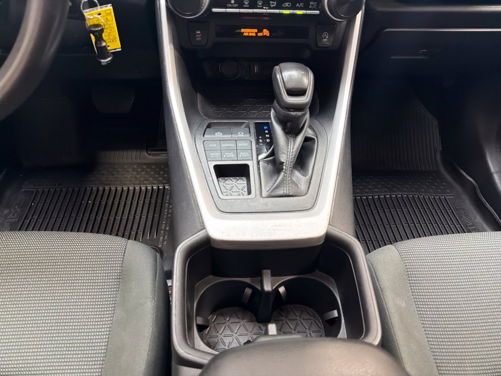 Used 2022 Toyota RAV4 LE AWD/4WD image 21