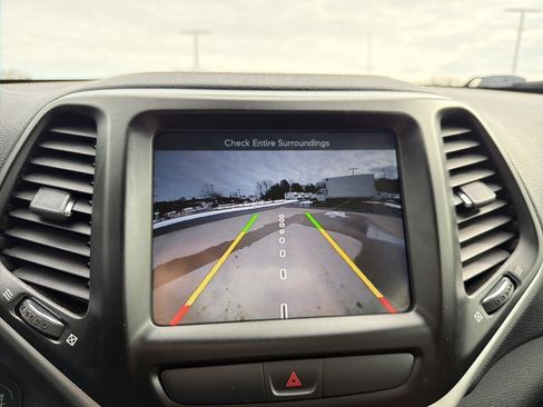 Used 2018 Jeep Cherokee Latitude Plus image 25