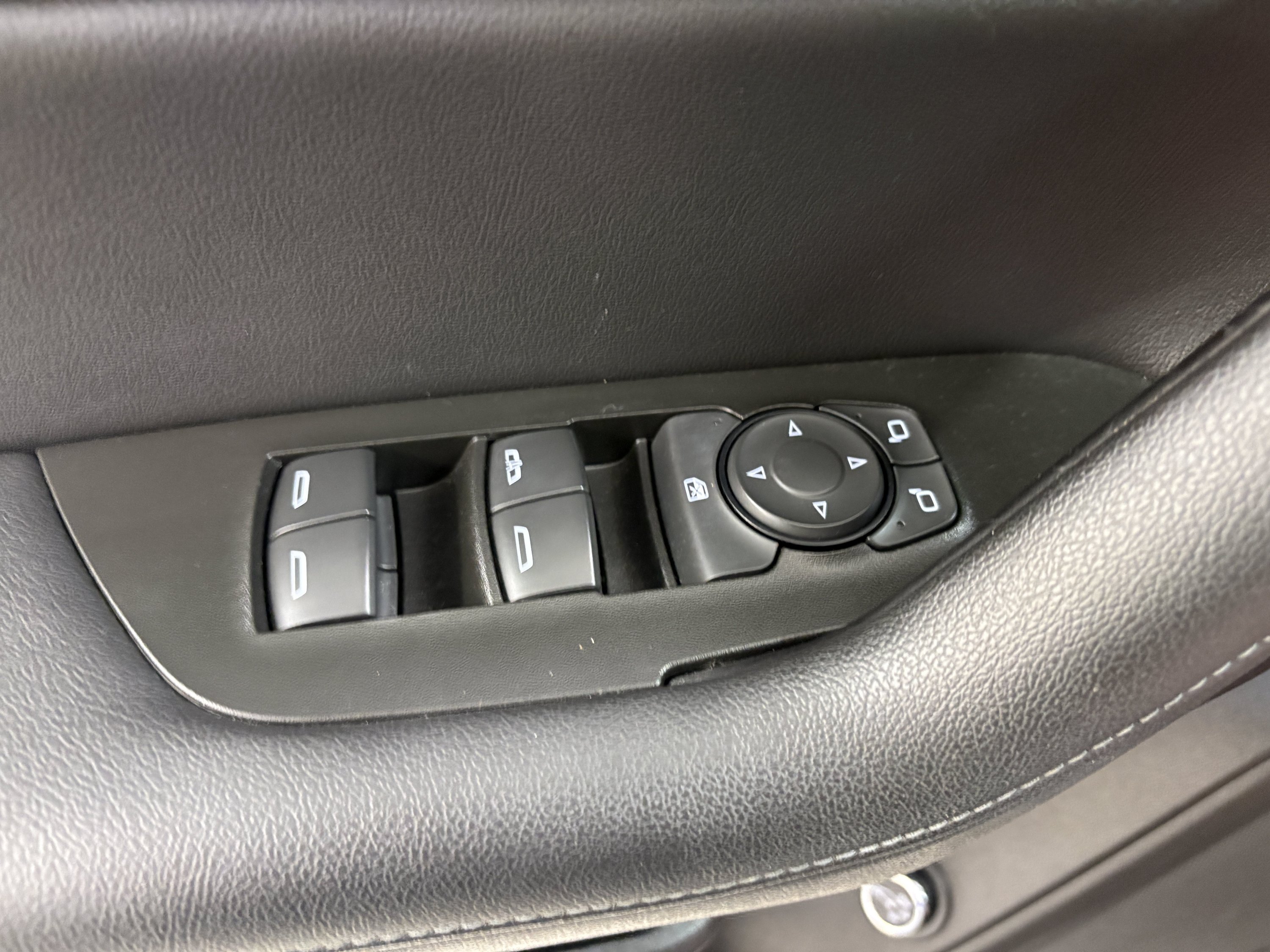 Used 2019 Chevrolet Blazer LT FWD image 26
