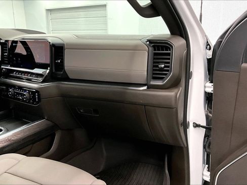 Used 2025 Chevrolet Silverado 2500 LTZ w/ LTZ Convenience Package AWD/4WD image 19
