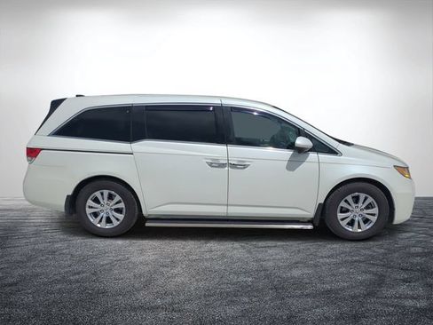 Used 2017 Honda Odyssey SE image 2