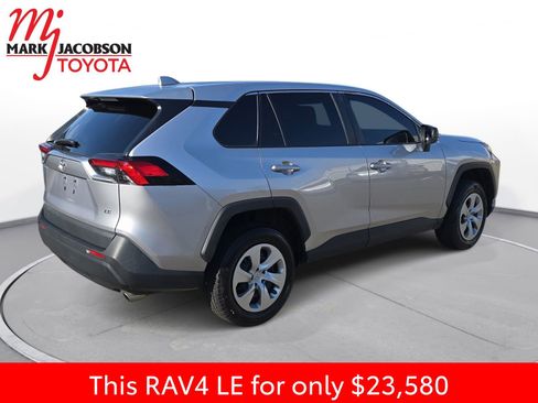 Used 2022 Toyota RAV4 LE image 8
