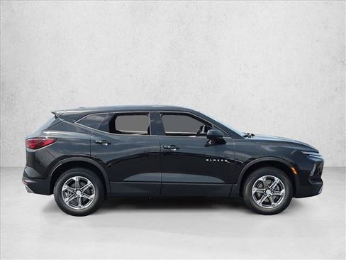 Used 2024 Chevrolet Blazer LT FWD image 4