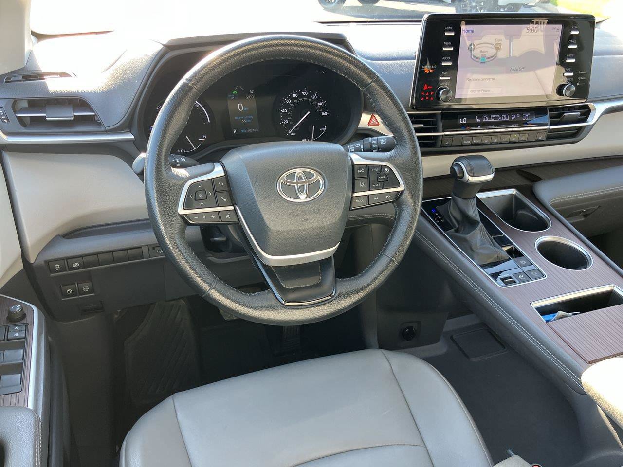 Used 2023 Toyota Sienna XLE FWD image 15