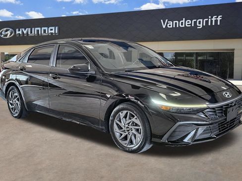 Used 2024 Hyundai Elantra SEL FWD image 4