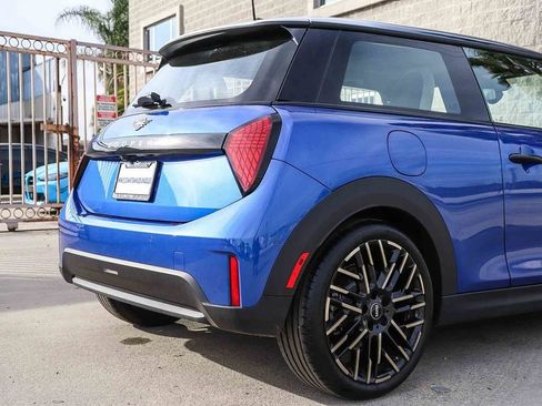 Used 2025 MINI Cooper 2-Door Hardtop image 10