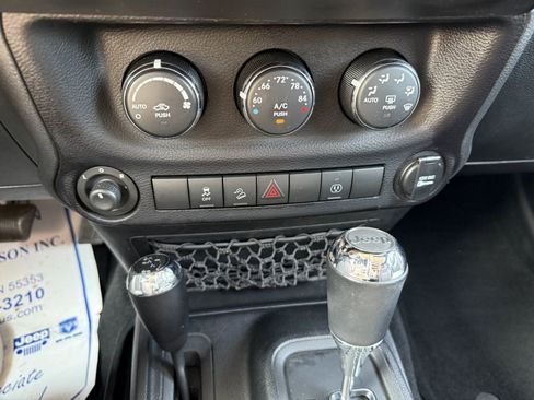 Used 2014 Jeep Wrangler Unlimited Sahara w/ Connectivity Group AWD/4WD image 23