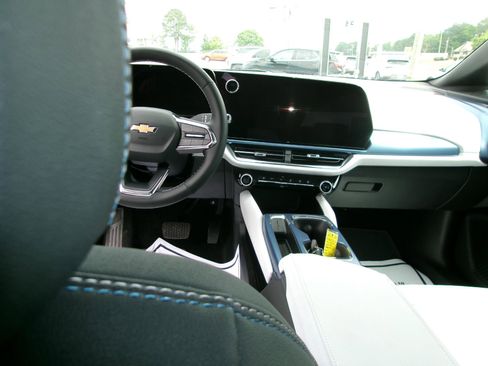 Used 2025 Chevrolet Equinox EV LT FWD image 14