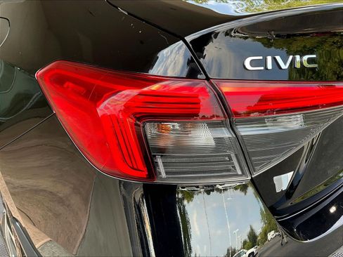 Used 2023 Honda Civic Touring image 22