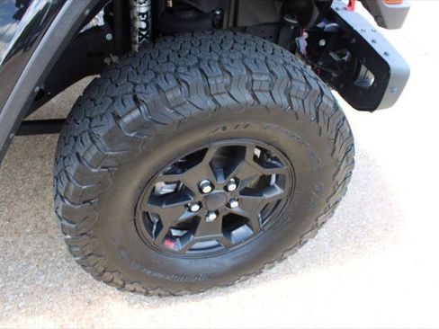 Certified 2020 Jeep Gladiator Rubicon AWD/4WD image 18