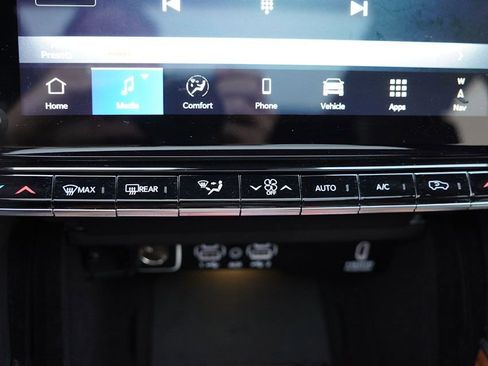 Used 2024 Jeep Grand Wagoneer Series III image 35