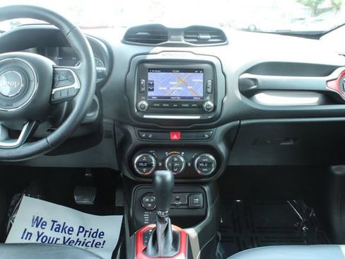 Used 2017 Jeep Renegade Trailhawk w/ Premium Trailhawk Package AWD/4WD image 17