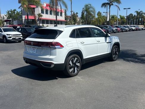 Used 2025 Volkswagen Atlas Cross Sport SE FWD image 6