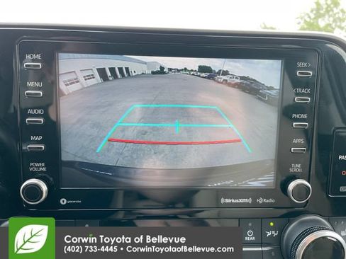 Used 2020 Toyota Highlander XLE AWD/4WD image 25