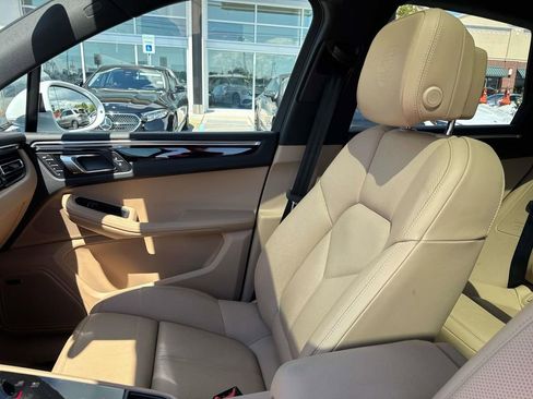 Used 2024 Porsche Macan image 16