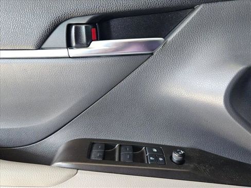 Used 2021 Toyota Camry LE image 6